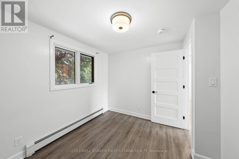 29689692/351-amiens-street/bilberry-creekqueenswood-heights/ottawa/ontario/K1E1P1_19