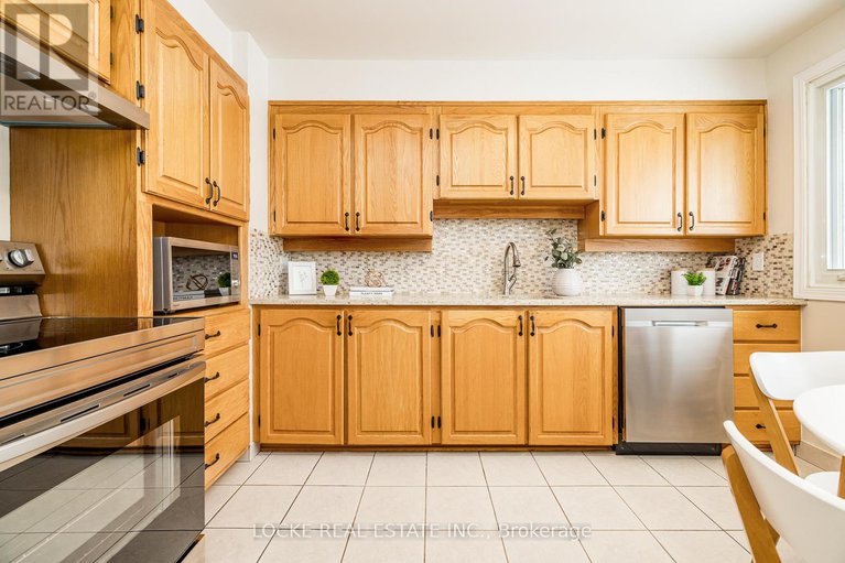 29239640/22-550-straby-avenue/overbrookcastle-heights/ottawa/ontario/K1K1H1_14