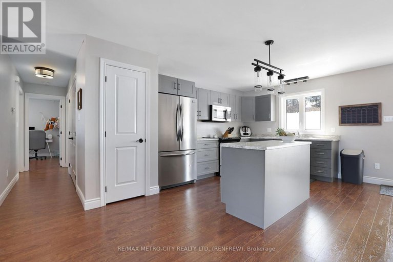 28154168/148-haramis-drive/renfrew/renfrew/ontario/K7V4M8_6