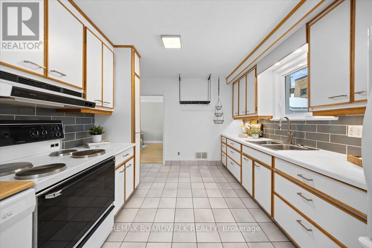 29391601/1446-woodward-avenue/carlington/ottawa/ontario/K1Z7W3_15