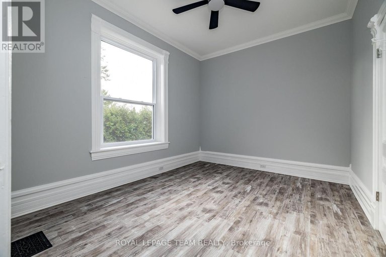 28894849/294-dumbrille-street/kemptville/north-grenville/ontario/K0G1J0_28