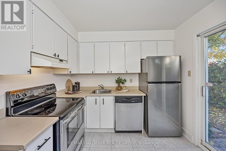 29051310/698-malibu-terrace/courtland-park/ottawa/ontario/K2C3T8_18