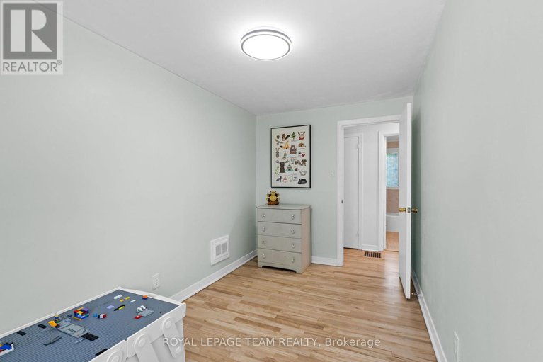 28651441/334-queen-mary-street/overbrookcastle-heights/ottawa/ontario/K1K1W9_26