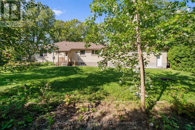 28567961/873-dunlevie-avenue/mckellar-heightsglabar-park/ottawa/ontario/K2A2Z3_22