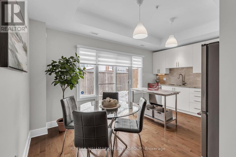 28335496/b301-124-guigues-avenue/lower-townbyward-market/ottawa/ontario/K1N5H7_13