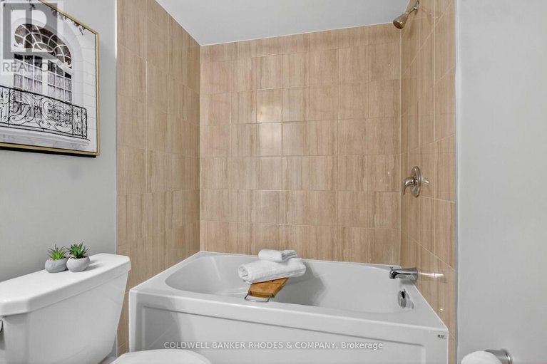 28991192/815-mikinak-road/cfb-rockcliffe-and-area/ottawa/ontario/K1K4Z9_32