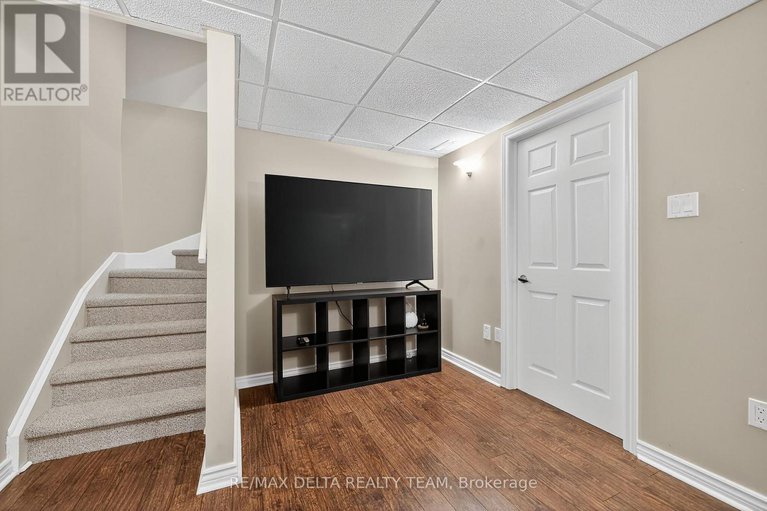 28970170/63-highwood-private/viscount-alexander-park/ottawa/ontario/K1K4X6_24