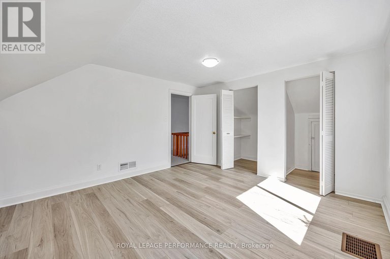 28423853/195-baribeau-street/vanier/ottawa/ontario/K1L7R4_27