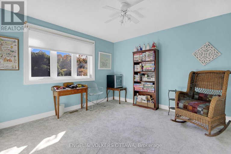 29119545/5593-whitewood-avenue-s/manotick-village-manotick-estates/ottawa/ontario/K4M1E1_21