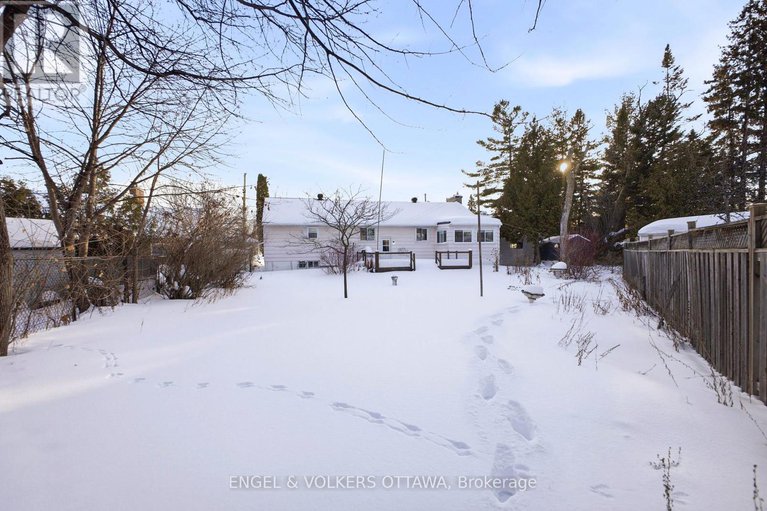 29371717/49-inverness-avenue/borden-farmstewart-farmcarleton-heightsparkwood-hills/ottawa/ontario/K2E6N6_30