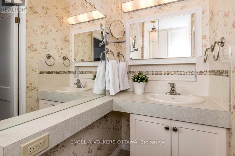 29358841/878-dunlevie-avenue/mckellar-heightsglabar-park/ottawa/ontario/K2A2Z4_22