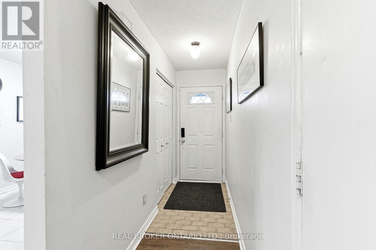 29255403/851-rob-roy-avenue/queensway-terrace-north/ottawa/ontario/K2B8S6_3