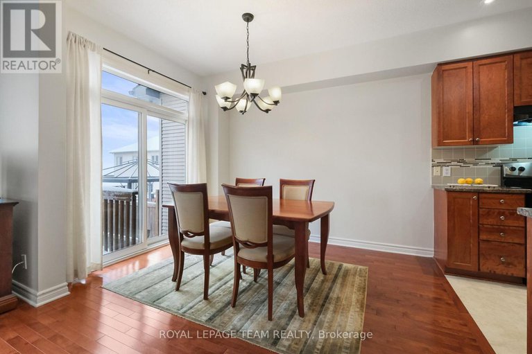 29255822/211-butterfly-walk/mer-bleuebradley-estatesanderson-park/ottawa/ontario/K1W0G6_14