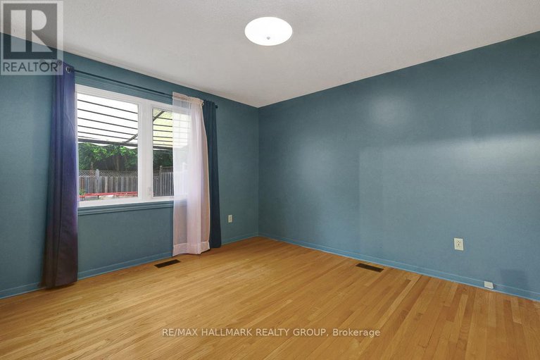 28499292/2149-hubbard-crescent/beacon-hill-north/ottawa/ontario/K1J6L3_27