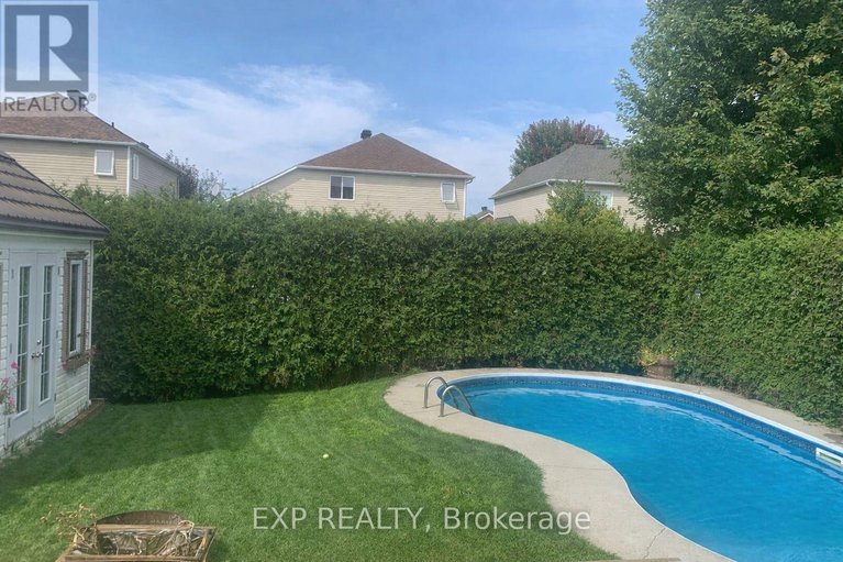 29453383/61-lamadeleine-boulevard/embrun/russell/ontario/K0A1W0_26