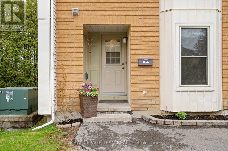 29683868/42-1257-priory-lane/convent-glen-north/ottawa/ontario/K1C1Z8_2