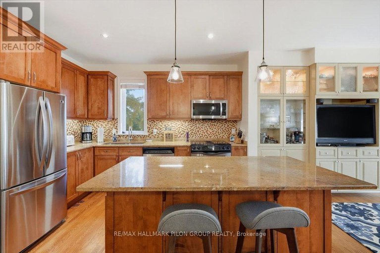 28990887/2380-virginia-drive/urbandale-acres/ottawa/ontario/K1H6S2_3