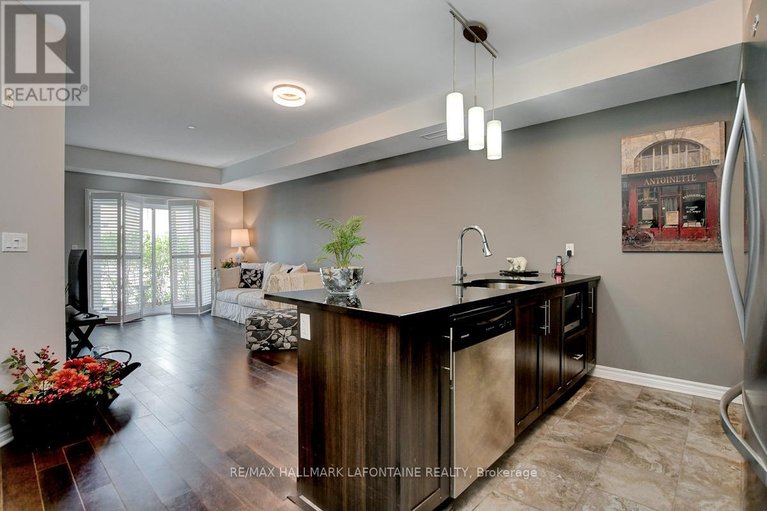 29676805/114-120-prestige-circle/chatelaine-village/ottawa/ontario/K4A1B4_9