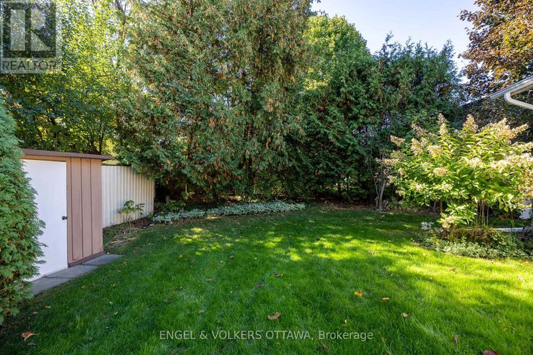 29323423/34-wallford-way/city-viewskylinefisher-heightsparkwood-hills/ottawa/ontario/K2E6B6_46