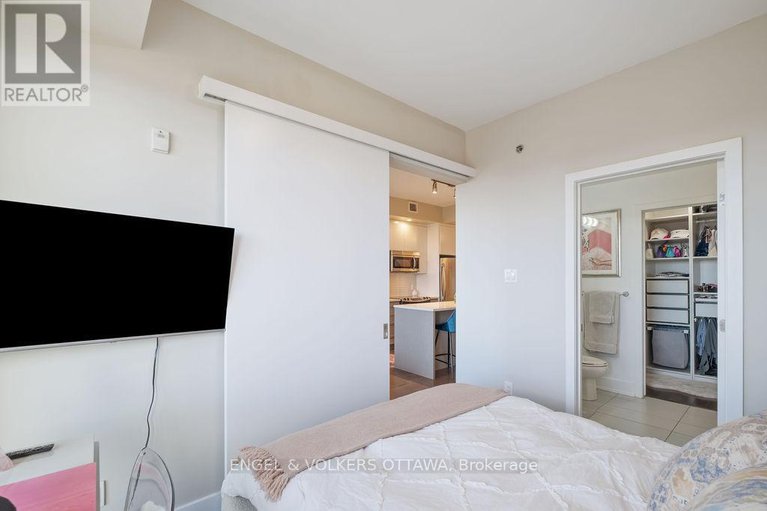 28893312/809-88-richmond-road/westborohampton-park/ottawa/ontario/K1Z0B1_12