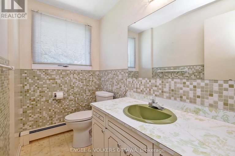 28544355/968-sadler-crescent/whitehaven/ottawa/ontario/K2B5H7_22