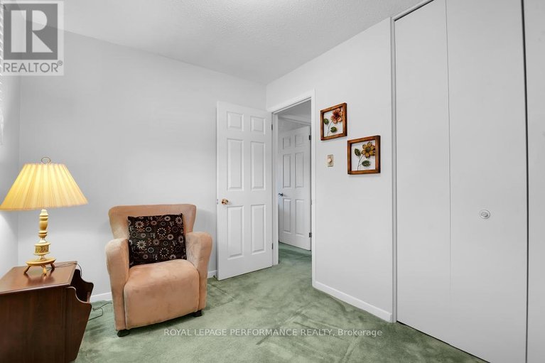 29450823/9-kilmory-crescent/borden-farmstewart-farmcarleton-heightsparkwood-hills/ottawa/ontario/K2E6M9_23