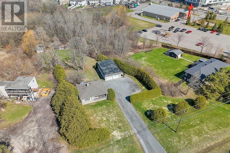 29652812/1099-old-montreal-road/camelot/ottawa/ontario/K4A3N6_7