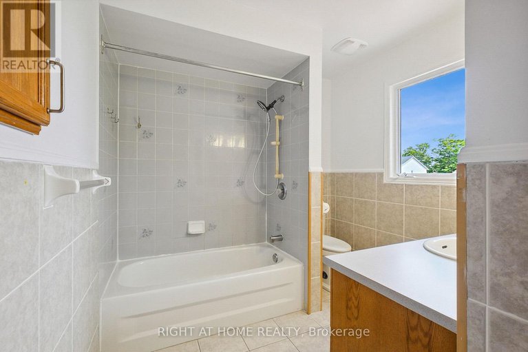 28485638/5119-lerner-way/beacon-hill-south/ottawa/ontario/K1J1B3_40