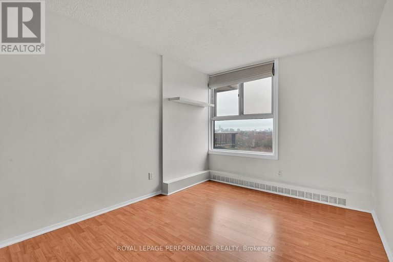 29621619/1102-1785-frobisher-lane/riverview-park/ottawa/ontario/K1G3T7_21