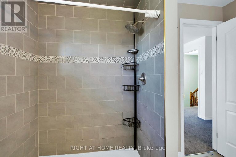 29540923/kenmare-pl-34-kenmare-place/cedargrovefraserdale/ottawa/ontario/K2J3L9_28