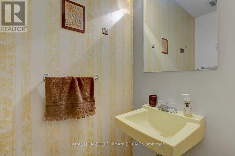 28835566/7-carmichael-court/beaverbrook/ottawa/ontario/K2K1K1_11