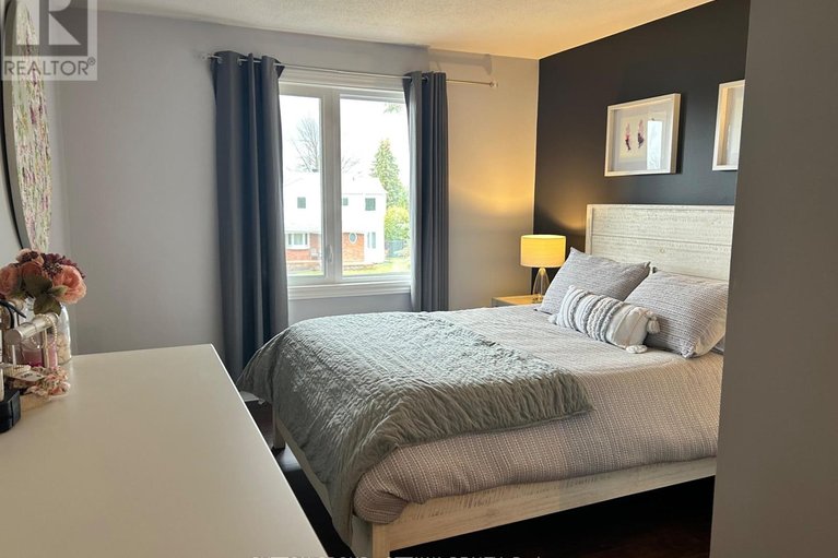 29660871/201-1835-marsala-crescent/fallingbrookpineridge/ottawa/ontario/K4A2E5_14