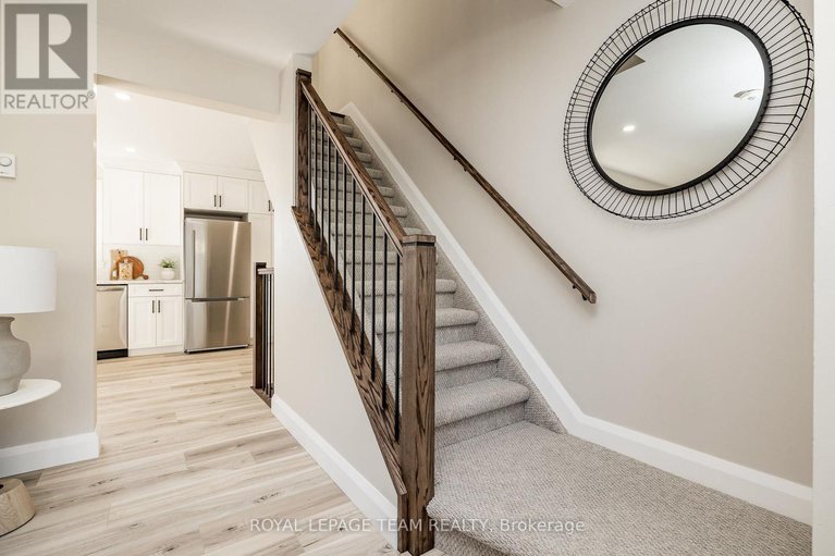 28975666/40-beach-avenue/iroquois/south-dundas/ontario/K0E1K0_20