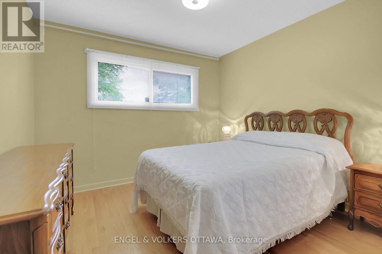 28483641/8-greenwich-avenue/carleton-heights/ottawa/ontario/K2E5E6_15