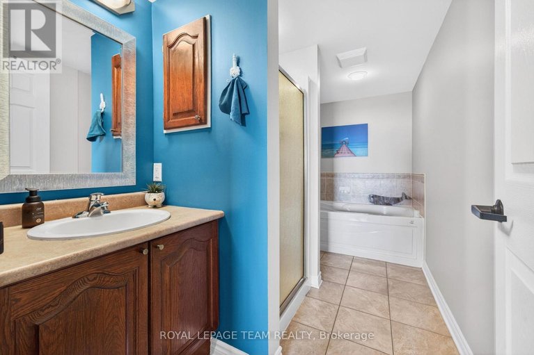 29651493/811-120-grant-carman-drive/mooneys-bayrevelstoke/ottawa/ontario/K2E1C8_32