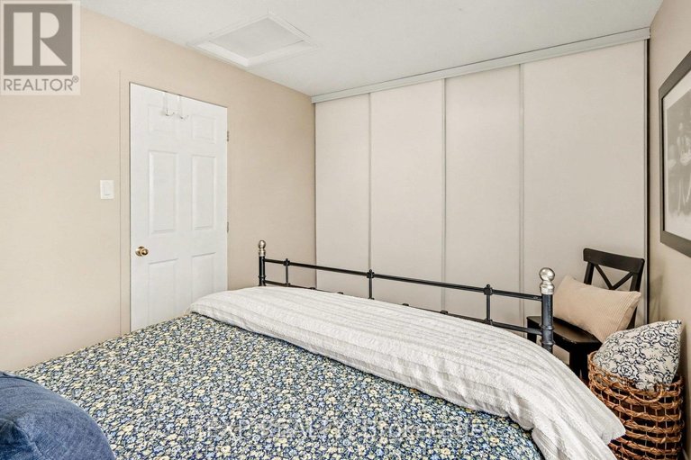 29575079/211-gershwin-private/westcliffe-estates/ottawa/ontario/K2H1G6_25