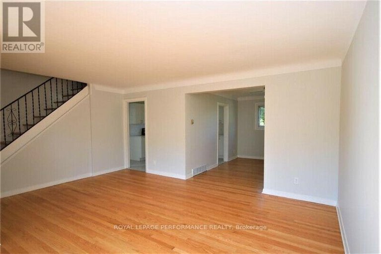 29620056/1779-kerr-avenue/mckellar-heights/ottawa/ontario/K2A1H9_4