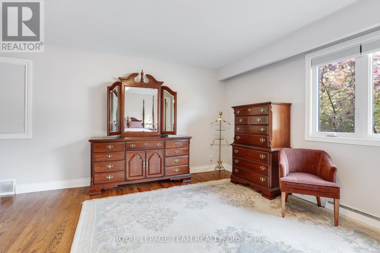 28584600/1939-wembley-avenue/carlingwood/ottawa/ontario/K2A1A8_24