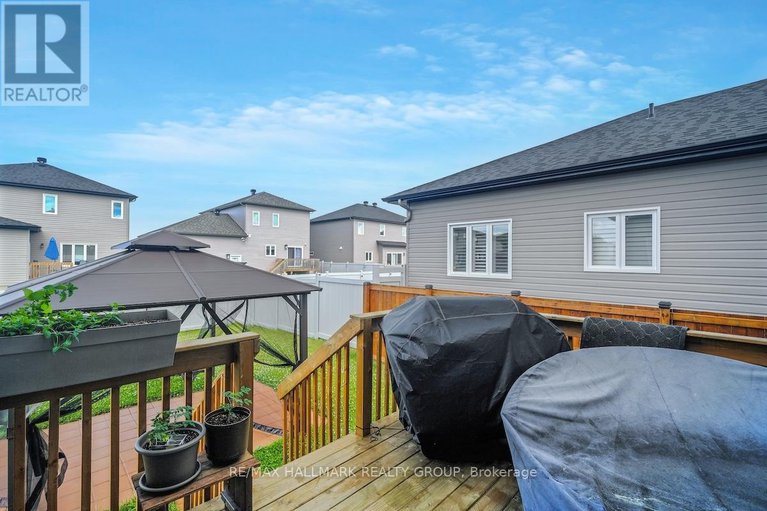 29228847/609-misty-street/village-of-russell/russell/ontario/K4R0G3_39