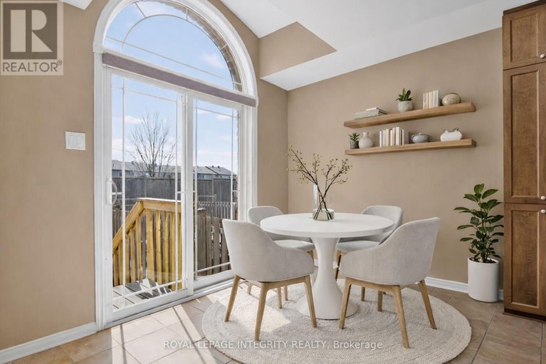 29579806/672-pepperville-crescent-e/emerald-meadowstrailwest/ottawa/ontario/K2M0E4_7