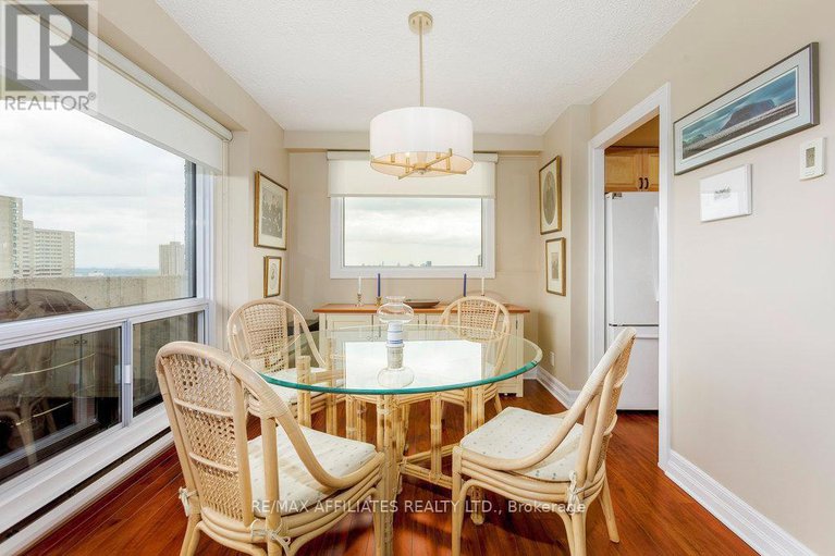 28466299/1705-1195-richmond-road/woodroffe/ottawa/ontario/K2B8E4_12