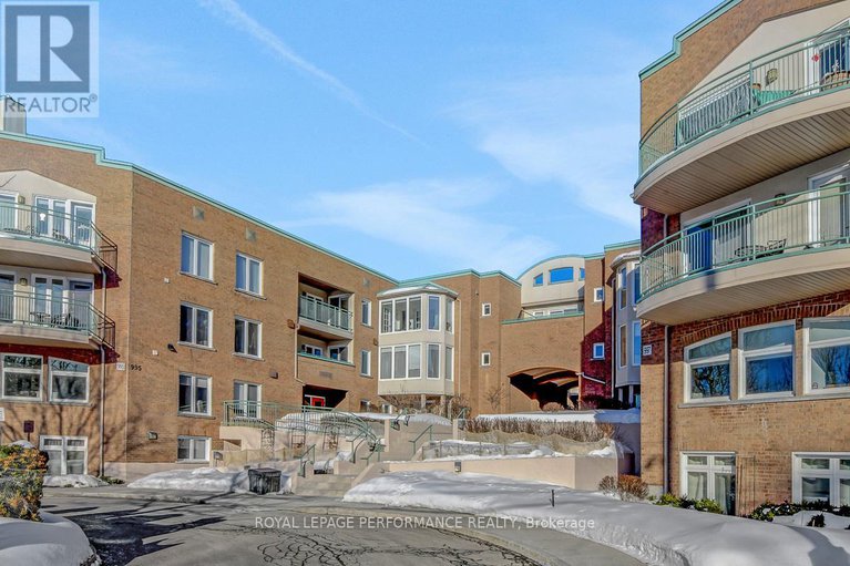 29401592/401d-1-columbus-avenue/overbrook/ottawa/ontario/K1K4L1_1