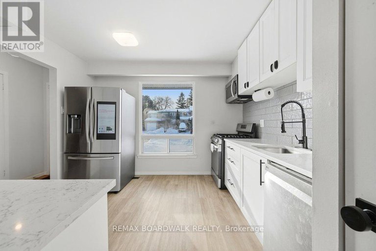 29284371/2390-rondel-street/blackburn-hamlet-south/ottawa/ontario/K1B4M2_7