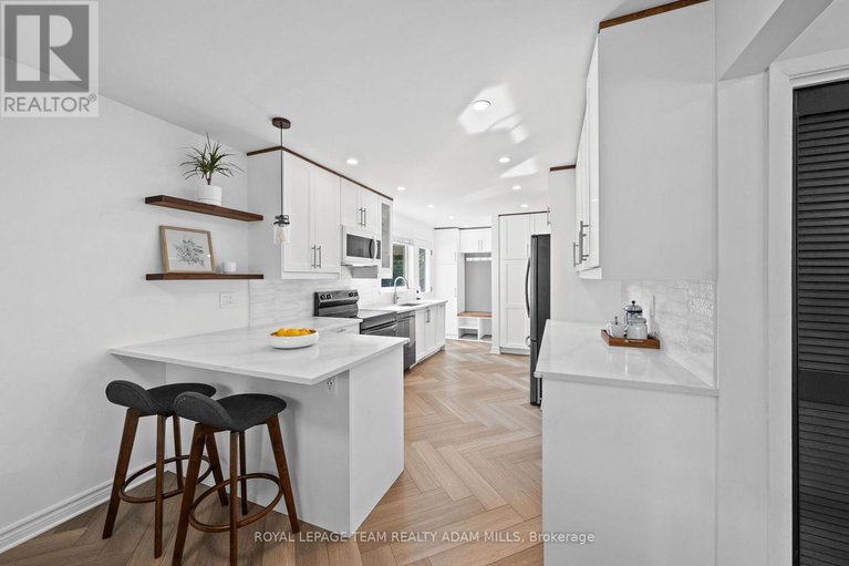 28834726/1095-boucher-crescent/manotick-south-to-roger-stevens/ottawa/ontario/K4M1B3_12