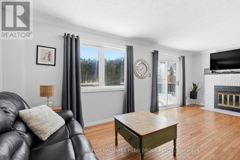 29358696/1853-brousseau-crescent/chateauneuf/ottawa/ontario/K1C2Y5_4