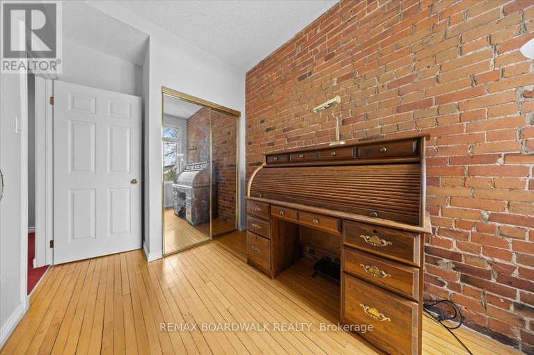 29377343/32-waverley-street/ottawa-centregolden-triangle/ottawa/ontario/K2P0T9_27