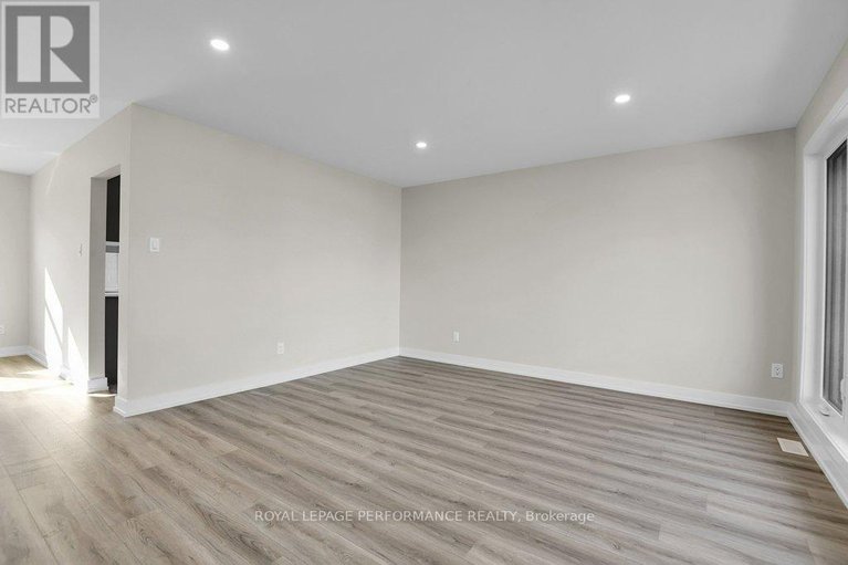 29470897/624-clarke-avenue/castle-heightsrideau-high/ottawa/ontario/K1K0Y7_10