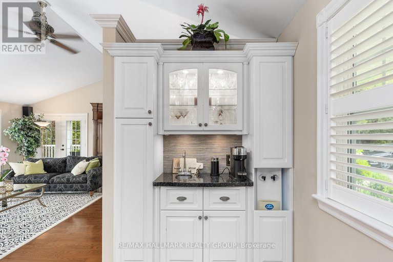 29074508/1-rideau-glen-drive/rideau-heightsashdalerideau-glen/ottawa/ontario/K2C3H1_14