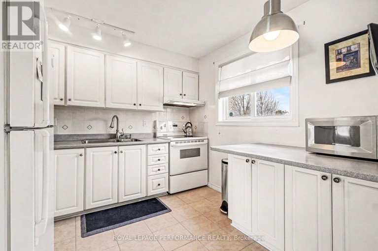 29484795/299-mockingbird-drive/chatelaine-village/ottawa/ontario/K1E2A4_12