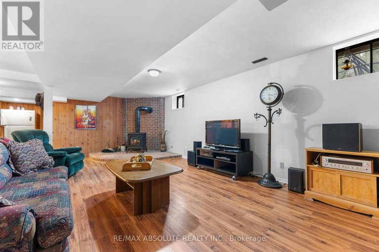 28191817/33-old-orchard-lane/mcnabbraeside-twps/mcnabbraeside/ontario/K7S3T3_33